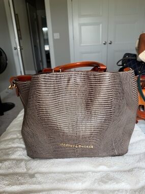 Brown Lizard-Embossed Shoulder Bag with leather Handles